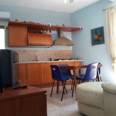 Casa Eleonora Apartment กัมโปเฟลิเช ดิ โรชเชลลา ภายนอก รูปภาพ