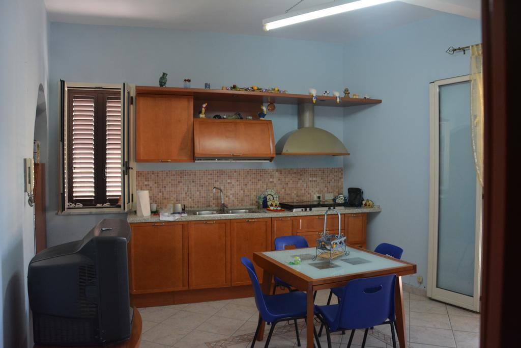 Casa Eleonora Apartment กัมโปเฟลิเช ดิ โรชเชลลา ห้อง รูปภาพ