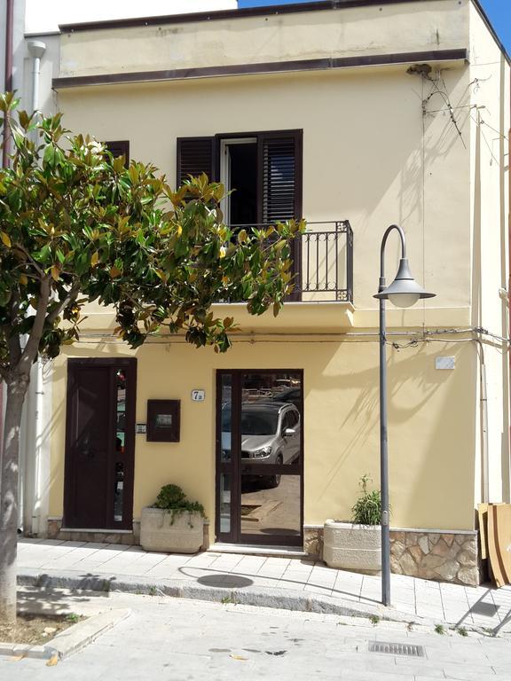 Casa Eleonora Apartment กัมโปเฟลิเช ดิ โรชเชลลา ภายนอก รูปภาพ