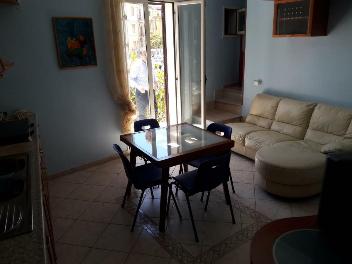 Casa Eleonora Apartment กัมโปเฟลิเช ดิ โรชเชลลา ภายนอก รูปภาพ