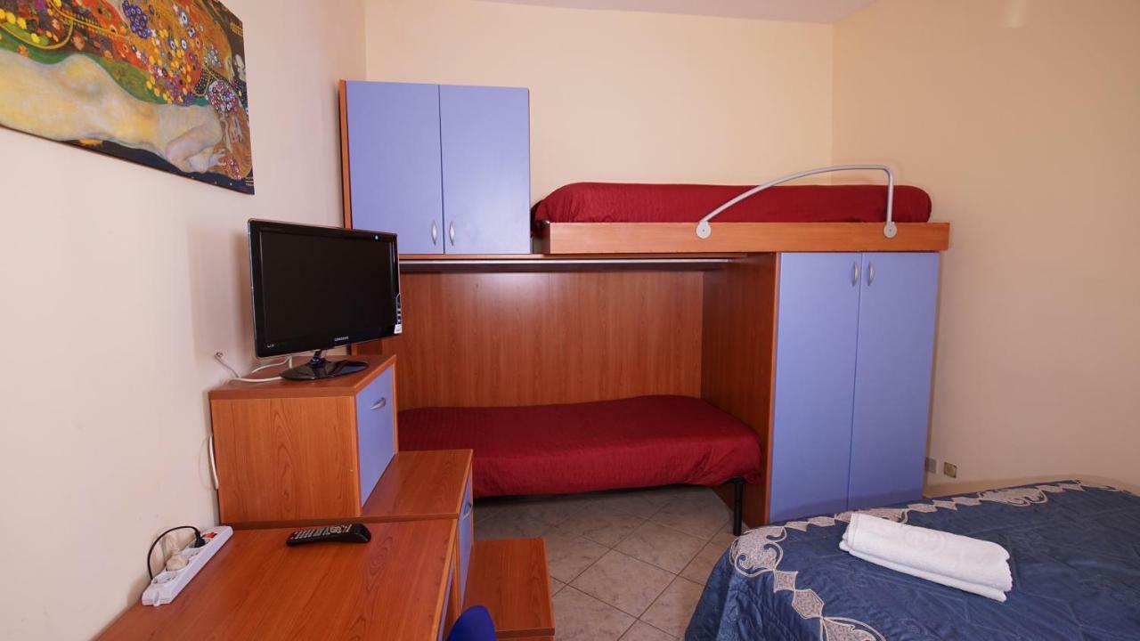 Casa Eleonora Apartment กัมโปเฟลิเช ดิ โรชเชลลา ภายนอก รูปภาพ